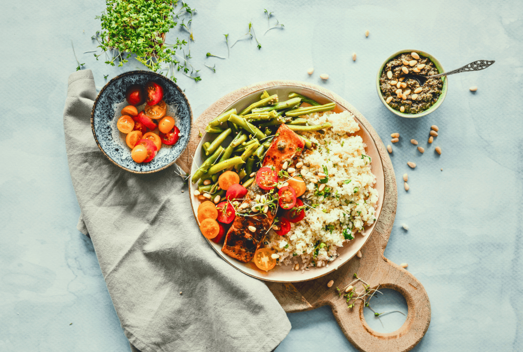 Balanced foods that provide vitamins for women in their 20s